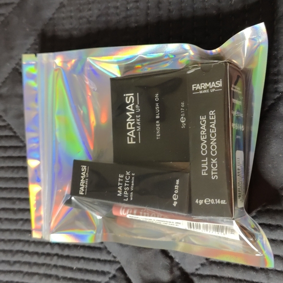 Farmasi make up combo - Picture 12 of 12